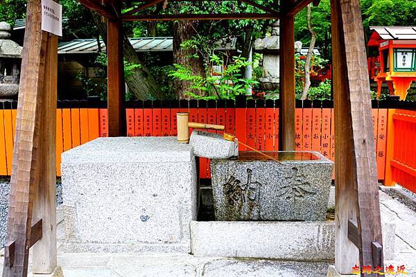 41八坂神社嚴島社手水舍.jpg