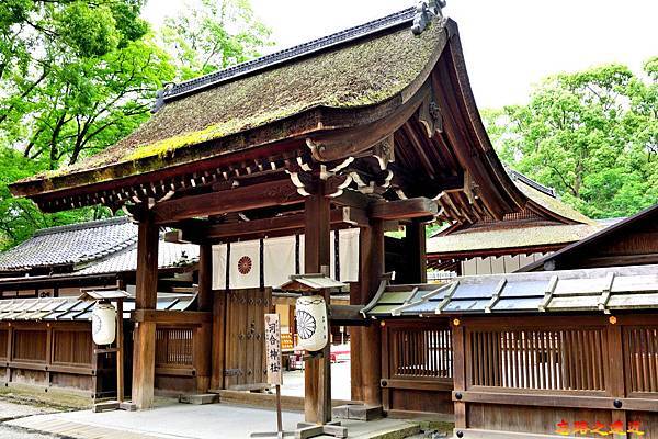 15河合神社神門入口.jpg