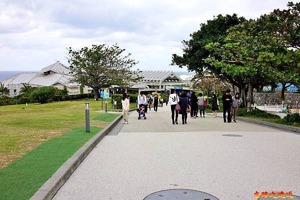 10海洋博公園往美麗海水族館.jpg