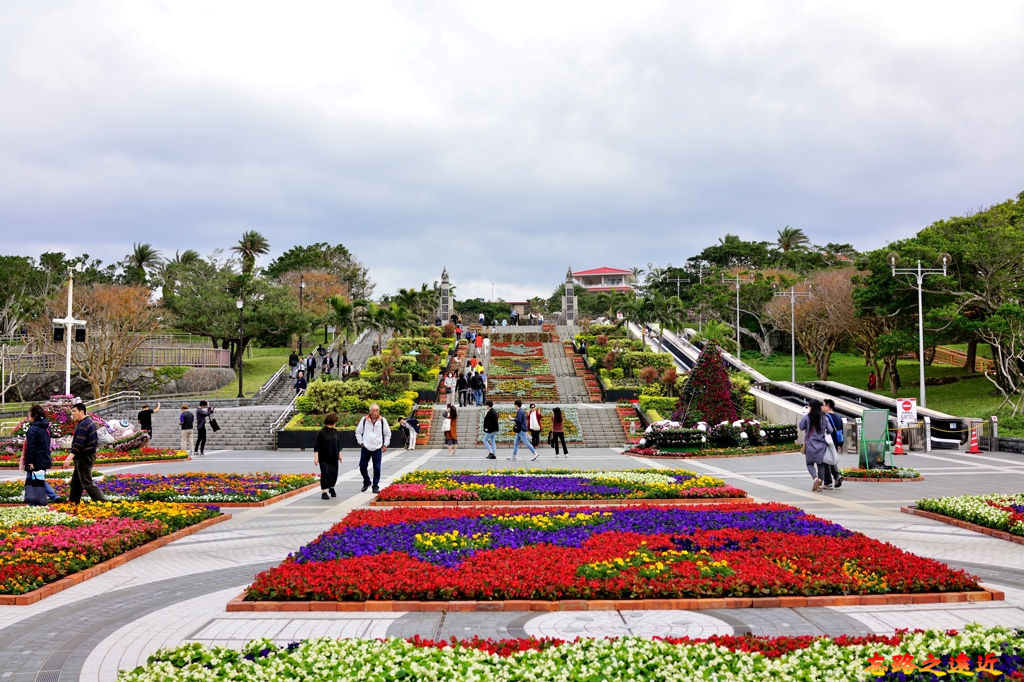 44海洋博公園噴泉廣場望大門.jpg