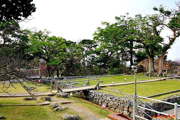 30今歸仁城跡主郭建築遺跡.jpg