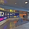 42機場T2入境大廳至T1&Train Station指標-1.jpg
