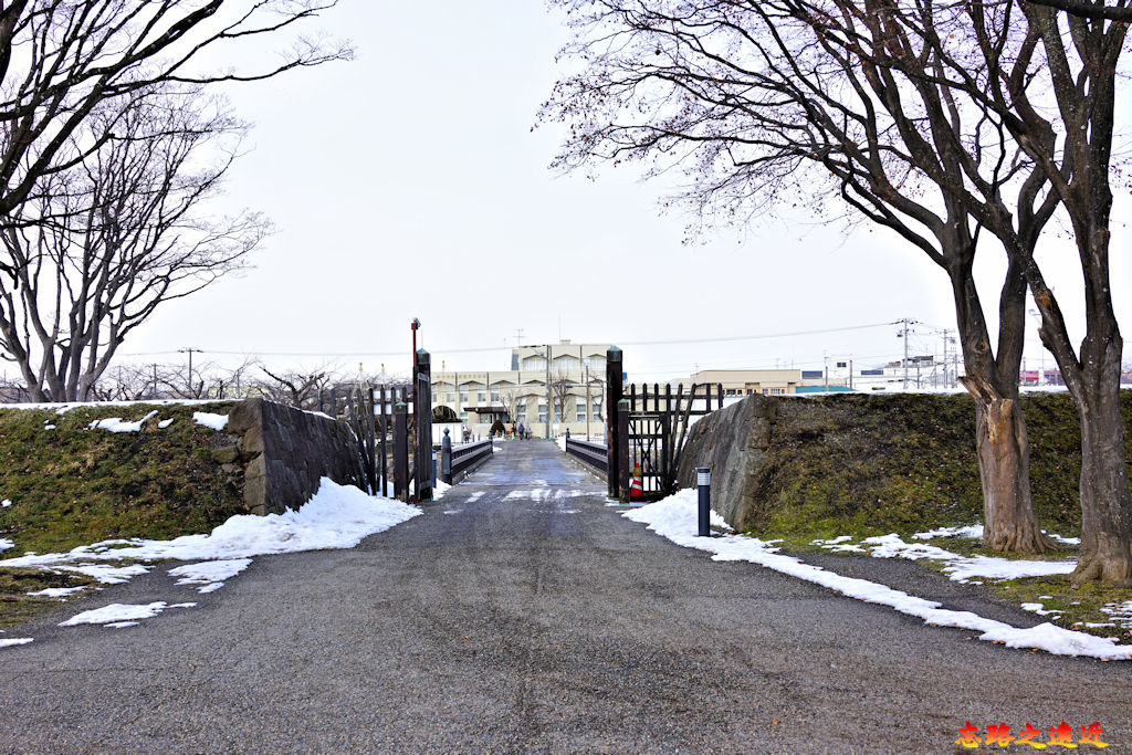 33五稜郭跡裏門橋.jpg