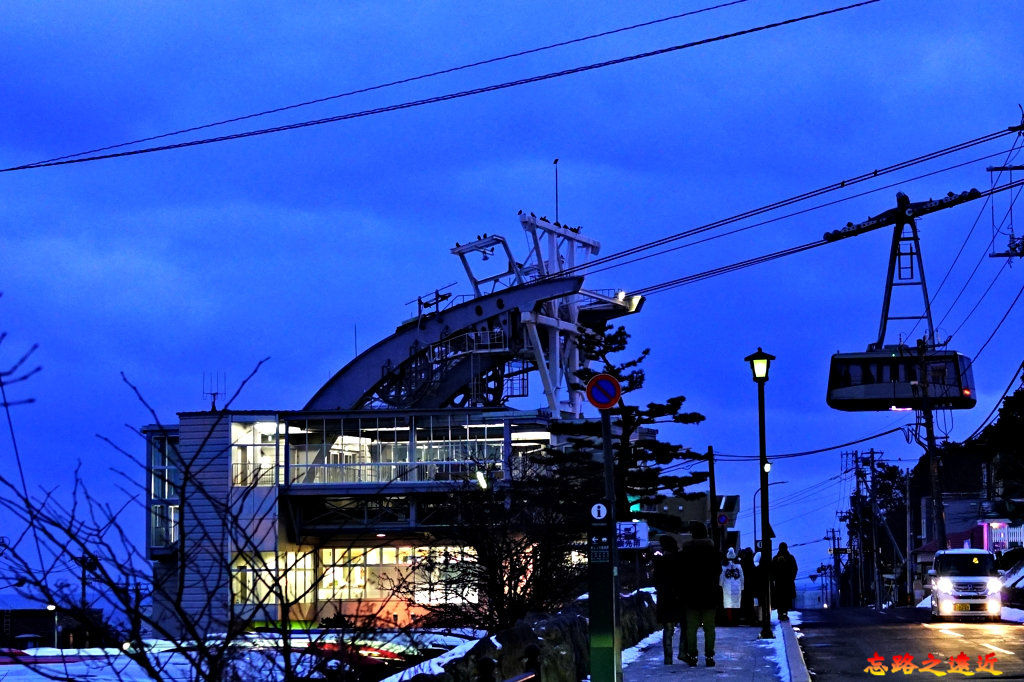 11函館山纜車山麓站纜車上山.jpg