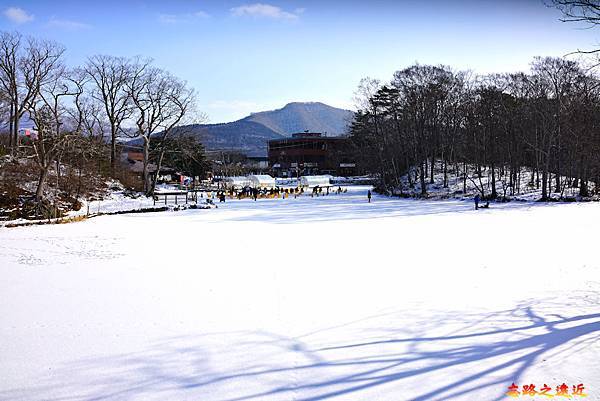 80大沼公園遠眺遊船租賃處外釣公魚場.jpg