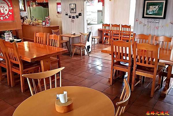 13高橋牧場Cafe est內.jpg