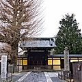 42川越養壽院大門前.jpg