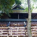 17川越冰川神社本殿側面繪馬隧道.jpg