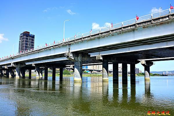 23大稻埕往淡水渡輪將穿過台北橋-2.jpg