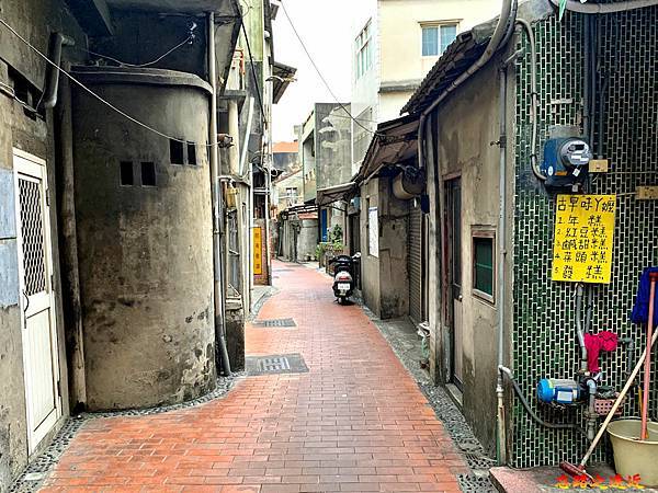 7鹿港穿過民權路後車巷另一段.jpg