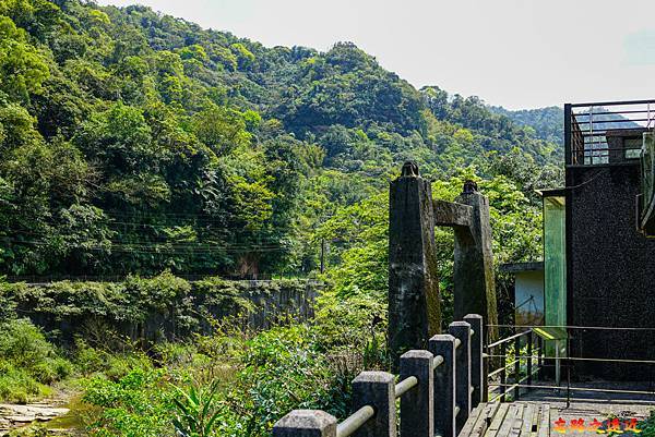 26猴硐舊烘砂室旁本坑吊橋橋墩遺址.jpg