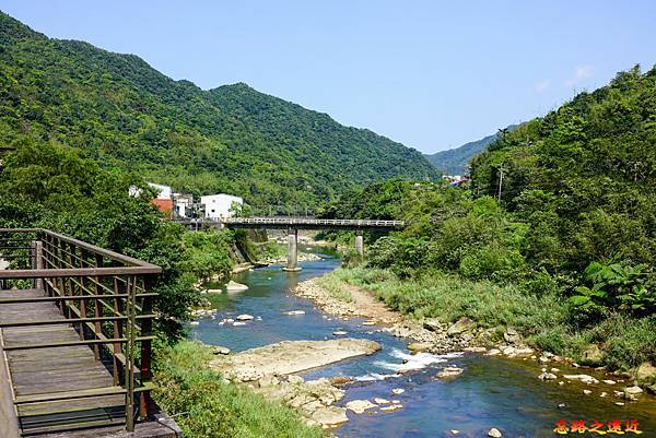 29猴硐舊烘砂室旁上望復興橋.jpg