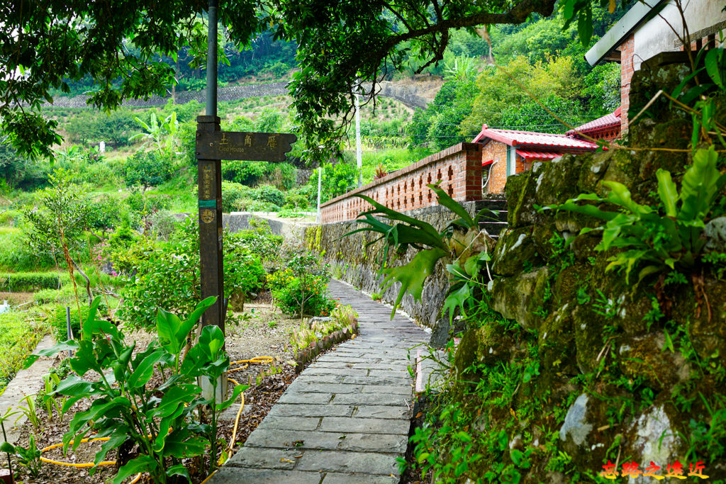 16 石獅腳步道土角厝段.jpg