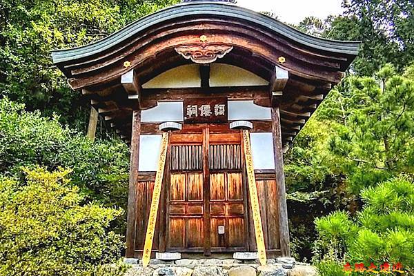 35常寂光寺歌仙祠.jpg