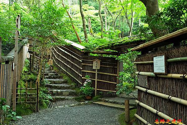 04祇王寺參拜口前.jpg