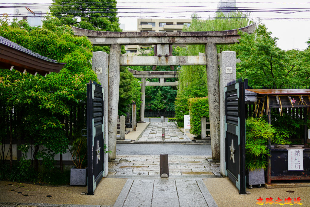 25京都晴明神社四神門望出.jpg