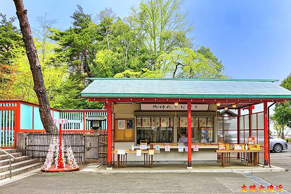 37仙台城護國神社鳥居旁售店.jpg