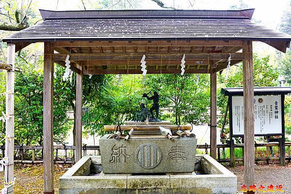 15青葉神社手水舍.jpg