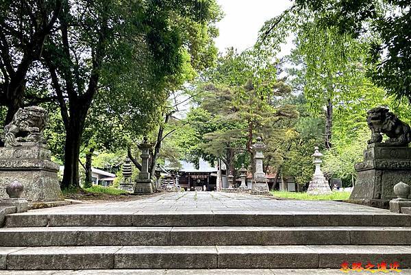 09青葉神社正參道.jpg