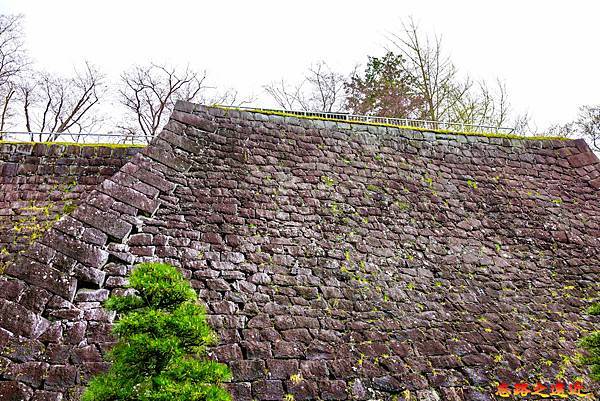 04盛岡城跡西側城垣.jpg