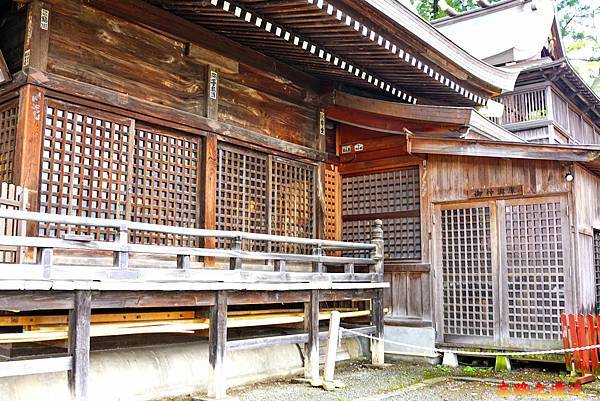 13櫻山神社拜殿側面及神輿社.jpg
