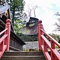 16櫻山神社拜殿旁階梯.jpg