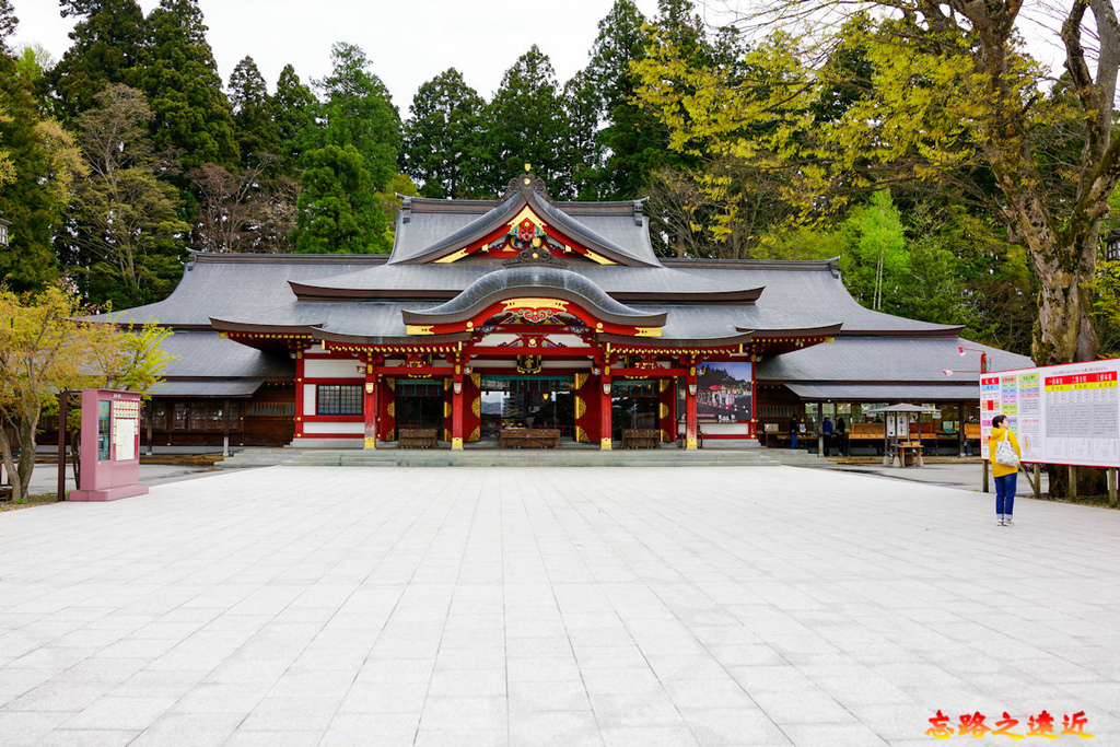 21盛岡八幡宮阿拜殿前.jpg