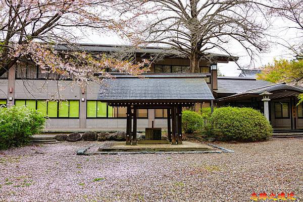 43岩手護國神社手水舍社務所.jpg