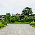 16栗林公園龜鶴松前望工商獎勵館.jpg