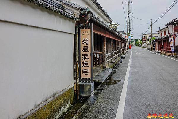 14萩菊屋加住宅前.jpg