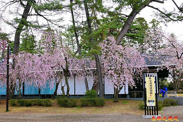 14弘前城情報館.jpg