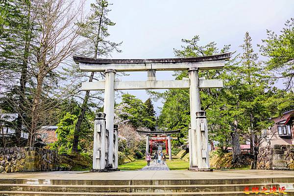 02岩木山神社入口第一鳥居.jpg