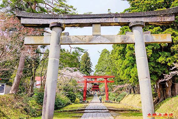 04 岩木山神社入口第二鳥居.jpg