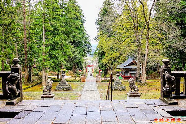 08岩木山神社狛犬.jpg