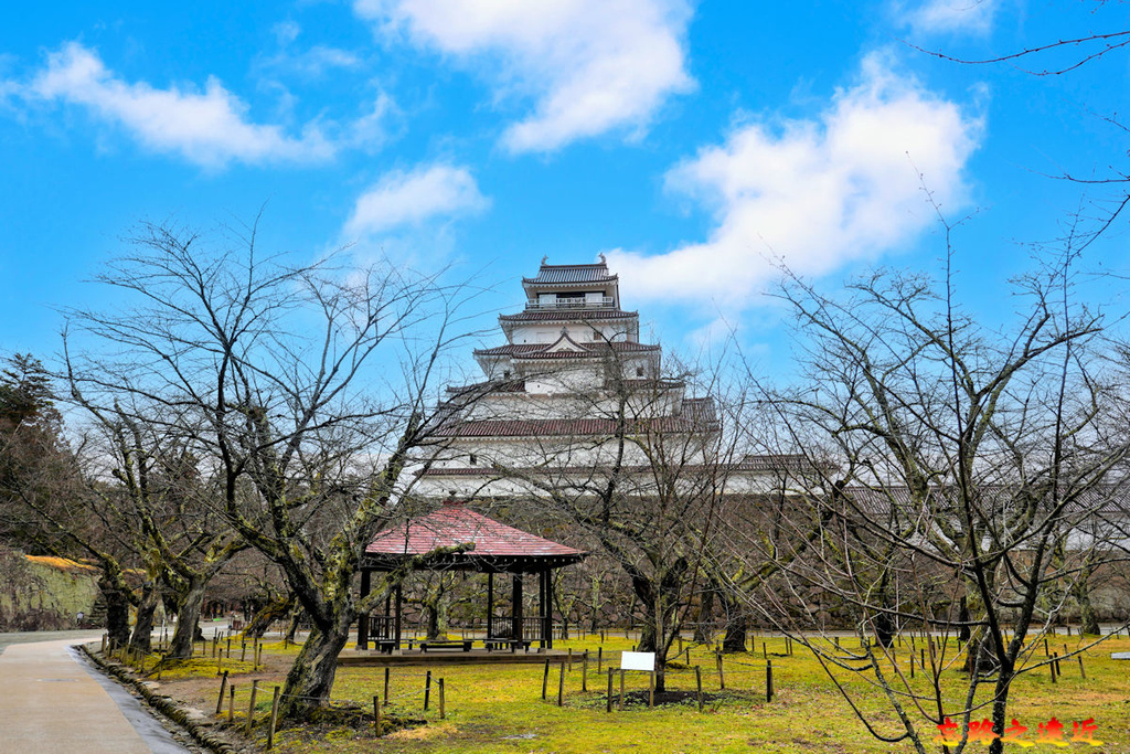 06會津若松城梅坂遠眺天守閣.jpg