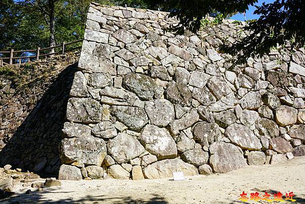 01-01 備中松山城最古老的石垣.jpg