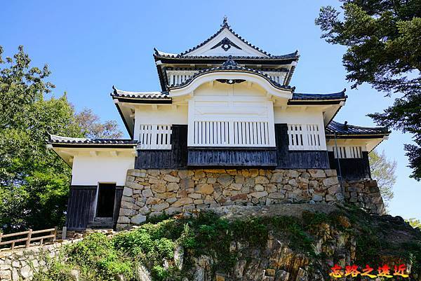 01-09 備中松山城天守.jpg