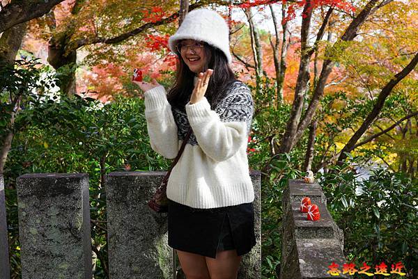 24 勝尾寺舉個小達摩拍照.jpg