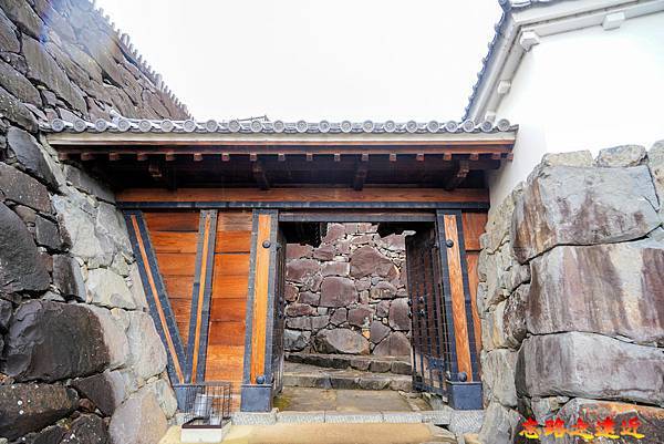 15 甲府城稻荷曲輪門.jpg