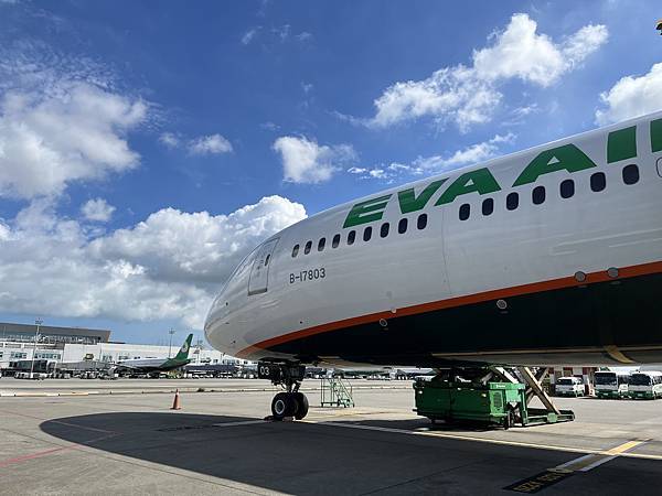 [分享] 長榮航空 BR198 B787皇璽桂冠艙 TPE-NRT