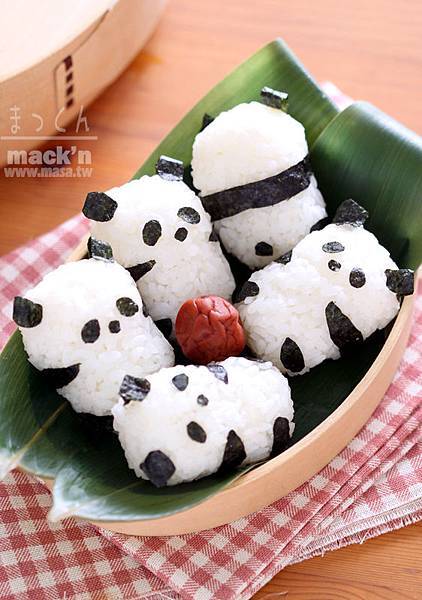 14-03-30-title-panda-rice-ball