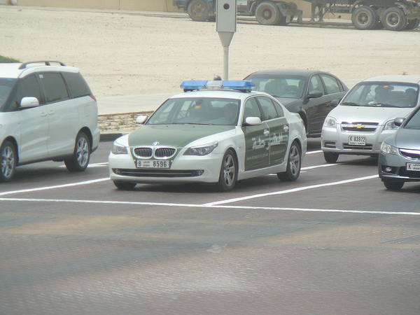 800px-Dubai_Cop_Car.JPG