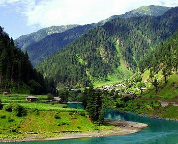 20090616-024025-Community in the Neelum Valley (Photo credit unknown).bmp