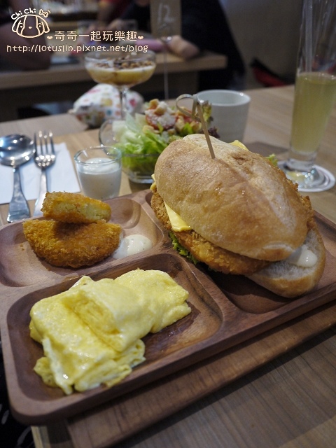 台南 樂禾田 早午餐.日夕食 日式烤飯糰.軟法.歐姆蛋.厚煎鬆餅 台南 樂禾田 早午餐.日夕食 日式烤飯糰.軟法.歐姆蛋.厚煎鬆餅