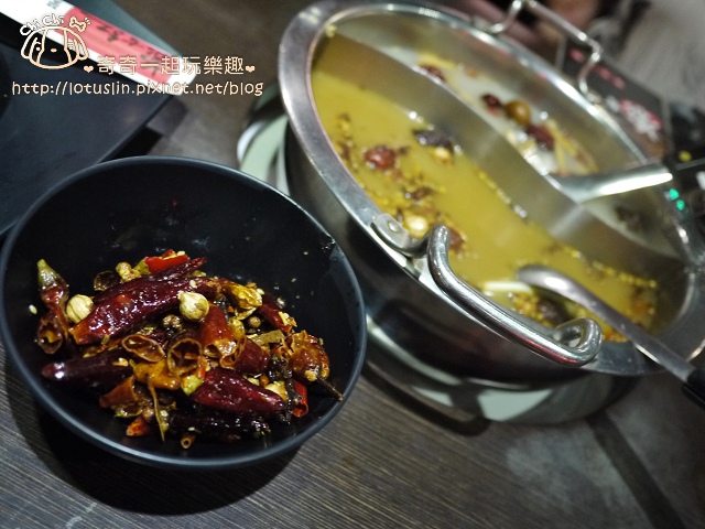 台北 蒙古紅 無油蒙古火鍋 優秀霜降牛.松阪豬 吃到飽鴛鴦火鍋 台北 蒙古紅 無油蒙古火鍋 優秀霜降牛.松阪豬 吃到飽鴛鴦火鍋