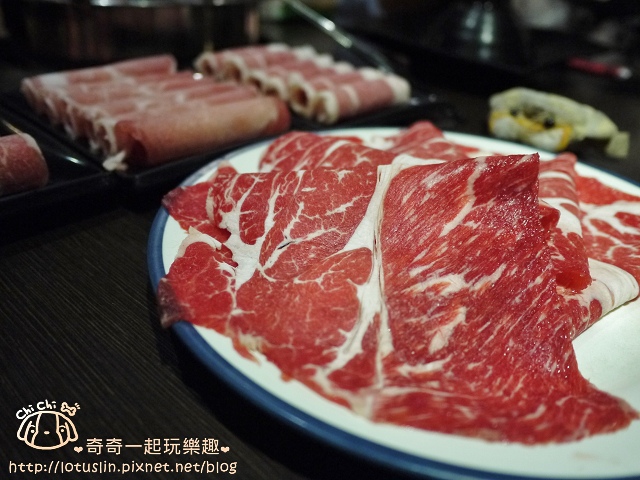 台北 蒙古紅 無油蒙古火鍋 優秀霜降牛.松阪豬 吃到飽鴛鴦火鍋 台北 蒙古紅 無油蒙古火鍋 優秀霜降牛.松阪豬 吃到飽鴛鴦火鍋