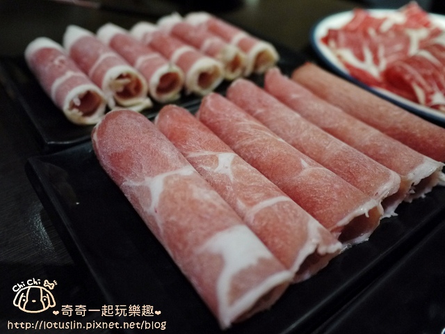 台北 蒙古紅 無油蒙古火鍋 優秀霜降牛.松阪豬 吃到飽鴛鴦火鍋 台北 蒙古紅 無油蒙古火鍋 優秀霜降牛.松阪豬 吃到飽鴛鴦火鍋