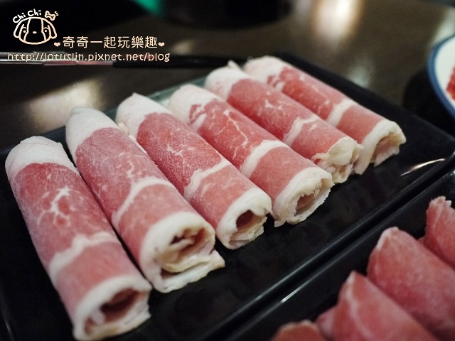 台北 蒙古紅 無油蒙古火鍋 優秀霜降牛.松阪豬 吃到飽鴛鴦火鍋 台北 蒙古紅 無油蒙古火鍋 優秀霜降牛.松阪豬 吃到飽鴛鴦火鍋