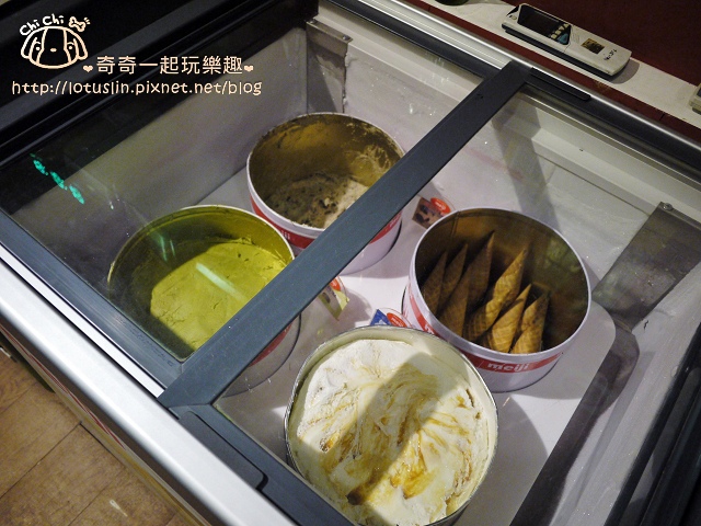 台北 蒙古紅 無油蒙古火鍋 優秀霜降牛.松阪豬 吃到飽鴛鴦火鍋 台北 蒙古紅 無油蒙古火鍋 優秀霜降牛.松阪豬 吃到飽鴛鴦火鍋