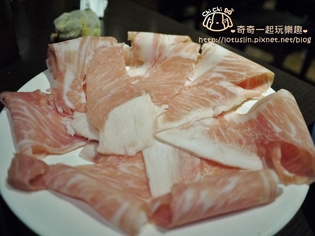 台北 蒙古紅 無油蒙古火鍋 優秀霜降牛.松阪豬 吃到飽鴛鴦火鍋 台北 蒙古紅 無油蒙古火鍋 優秀霜降牛.松阪豬 吃到飽鴛鴦火鍋